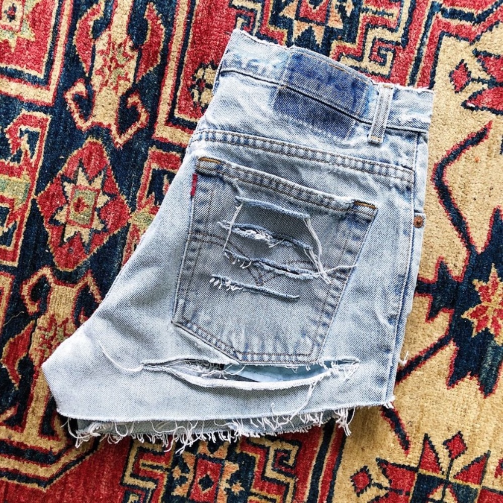 Vintage LEVIS 550 High Waisted Denim Shorts